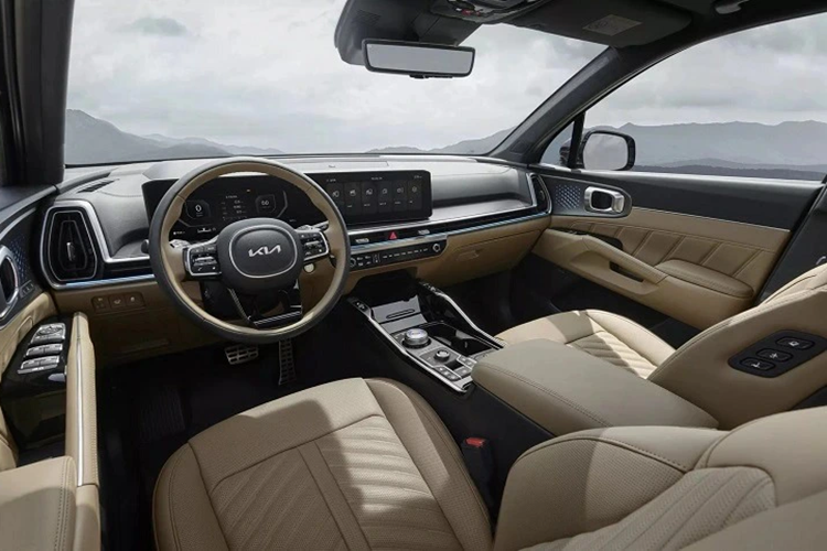 Đoạn clip cho thấy, “ngoại hình” của Kia Sportage thế hệ mới được “học hỏi” từ Sorento và Carnival mới nhất. Tạm thời họ mới phác họa 3/4 đầu xe với giao diện mũi xe giống 2 cái tên nói trên mà thôi. Cũng phải lưu ý rằng, đây chỉ là dự đoán của kênh Youtube NYMammoth.