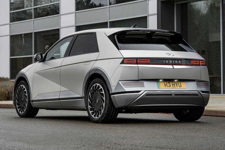 Tại Australia, mức giá xe Hyundai Ioniq 5 2025 bán ra dao động từ 69.800 AUD (tương đương 1,182 tỷ đồng) - 111.000 AUD (khoảng 1,88 tỷ động).