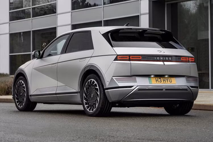 Tại Australia, mức giá xe Hyundai Ioniq 5 2025 bán ra dao động từ 69.800 AUD (tương đương 1,182 tỷ đồng) - 111.000 AUD (khoảng 1,88 tỷ động).