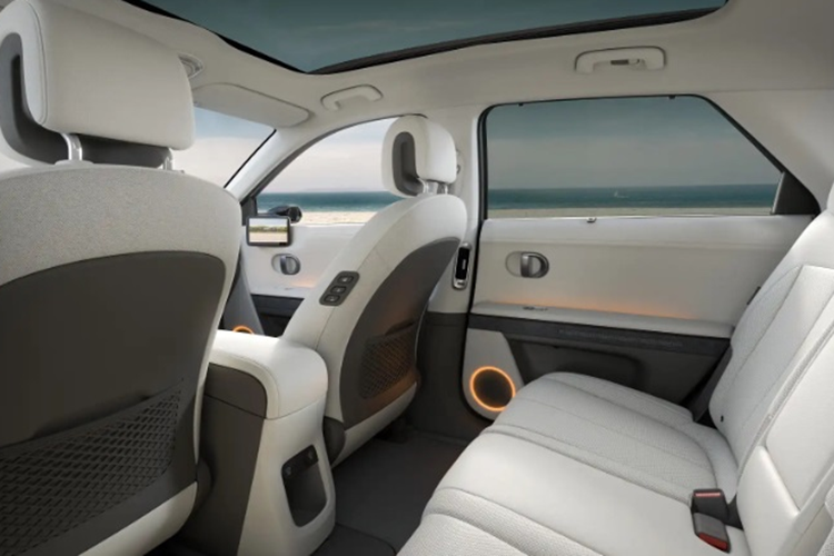 Đối với phiên bản dẫn động 4 bánh pin 84 kWh sẽ cho công suất 320 mã lực. Tại thị trường Úc, hai phiên bản Dynamiq và Epiq sẽ được trang bị sẵn gói N Line mới với các tiện ích như: ghế da lộn và da, cản trước hầm hố hơn, cùng bộ mâm 20 inch thể thao.