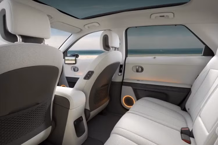 Đối với phiên bản dẫn động 4 bánh pin 84 kWh sẽ cho công suất 320 mã lực. Tại thị trường Úc, hai phiên bản Dynamiq và Epiq sẽ được trang bị sẵn gói N Line mới với các tiện ích như: ghế da lộn và da, cản trước hầm hố hơn, cùng bộ mâm 20 inch thể thao.