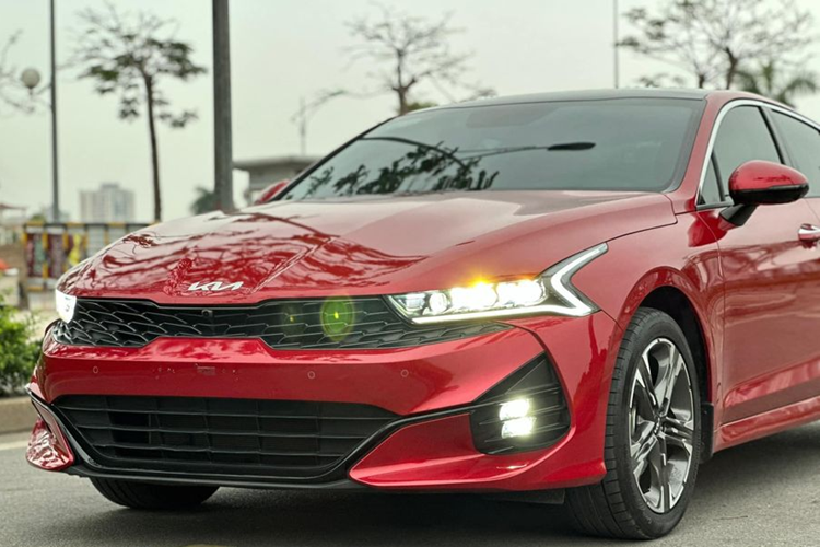 Dù giá bán của Kia K5 có phần thấp hơn các đối thủ như Honda Accord, Toyota Camry nhưng vẫn còn cao hơn khá nhiều so với Mazda6 (giá 744 - 874 triệu đồng). Sắp tới, phân khúc sedan cỡ D còn đón thêm “tân binh” MG7 có giá dự kiến dưới 900 triệu đồng, hứa hẹn sẽ vô cùng cạnh tranh.