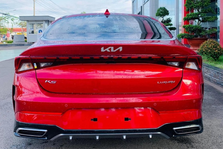 Ghế được bọc da tích hợp sưởi và làm mát ghế, ghế lái chỉnh điện 10 hướng đi kèm nhớ vị trí; ghế phụ chỉnh điện 6 hướng, hệ thống âm thanh 12 loa Bose (bản Premium và GT-Line)...