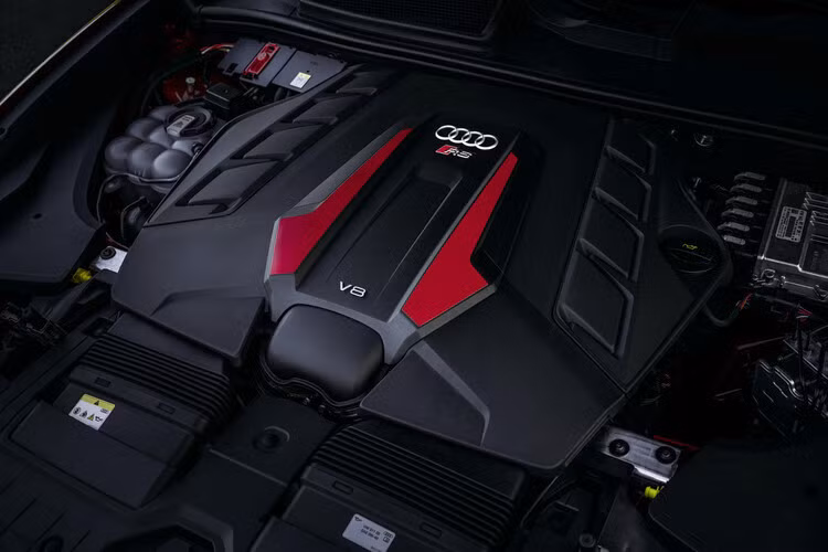 Các bộ phận của hệ thống treo đảm bảo cho RS Q8 Performance danh hiệu người giữ kỷ lục trên Nordschleife và cũng đảm bảo cảm giác lái tuyệt hảo nhất trên đường đua.