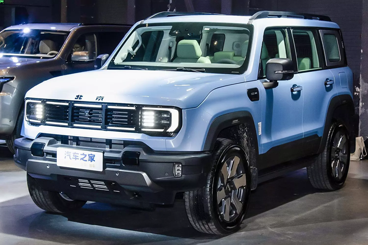 Bộ pin lithium ba thành phần 40,3 kWh cung cấp phạm vi hoạt động hoàn toàn bằng điện chính thức là 152 km (giả sử trong điều kiện CLTC). Với bình nhiên liệu đầy và sạc đầy, phạm vi hoạt động toàn diện là 1.200 km. Với chế độ sạc nhanh, mất 30 phút để sạc đầy pin từ 30% đến 80%.