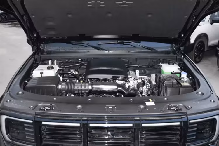 Hệ điều hành xe đến từ hệ thống thông minh Beijing OS. Ghế trước hỗ trợ chỉnh điện 12 hướng, chức năng thông gió, sưởi ấm và massage.