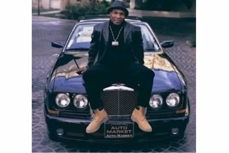 Nhưng sau khi nghe lời khuyên nhủ của HLV Jim Jacobs, Võ sĩ thép từ bỏ ý định và chờ đến sinh nhật mới tậu chiếc Rolls-Royce Silver Spur trị giá 136.000 USD (tương đương 3,45 tỷ đồng theo tỷ giá hiện tại).