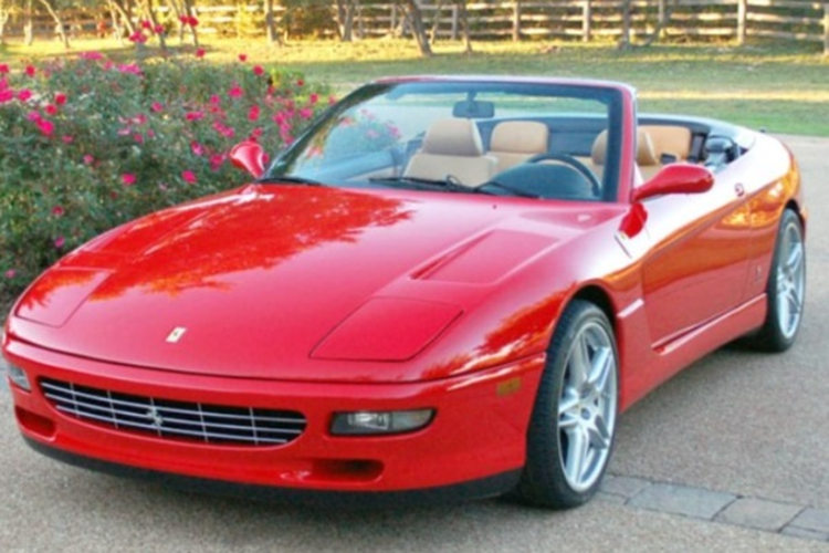  Ferrari Sau khi đánh bại Frank Bruno và giành danh hiệu vô địch WBC vào năm 1995, Tyson đã không ngần ngại chi tiền mua một lúc hai chiếc siêu xe Ferrari là F50 và 456 GT Spyder. Ở thời điểm đó, Ferrari chỉ sản xuất đúng hai chiếc 456 GT Spyder, trong đó một chiếc là của Tyson và một chiếc còn lại thuộc về Quốc vương của Brunei.