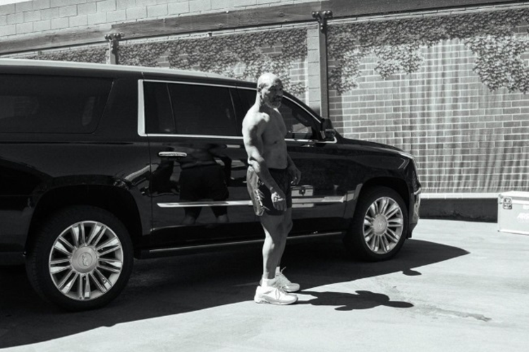 Về phần F50, sau một thời gian sử dụng, võ sĩ quyền anh này đã bán đấu giá chiếc xe với giá 4,2 triệu USD (khoảng 106,6 tỷ đồng theo tỷ giá hiện tại). Ngoài loạt xe trên, Tyson còn có thời gian sở hữu một số mẫu xe hơi khác như: Cadillac Escalade, Cadillac Seville, Cadillac Eldorado, Jaguar XJ220, Jaguar E-Type, và Rolls-Royce Silver Spur.