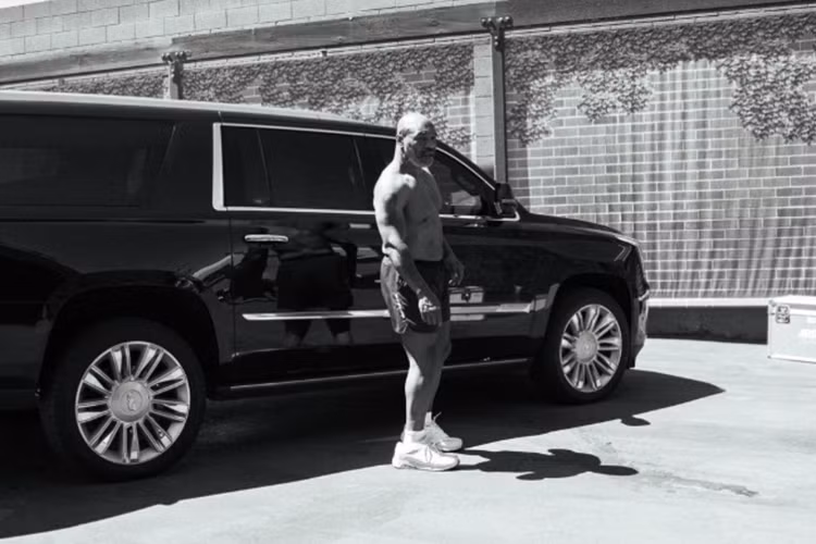 Về phần F50, sau một thời gian sử dụng, võ sĩ quyền anh này đã bán đấu giá chiếc xe với giá 4,2 triệu USD (khoảng 106,6 tỷ đồng theo tỷ giá hiện tại). Ngoài loạt xe trên, Tyson còn có thời gian sở hữu một số mẫu xe hơi khác như: Cadillac Escalade, Cadillac Seville, Cadillac Eldorado, Jaguar XJ220, Jaguar E-Type, và Rolls-Royce Silver Spur.