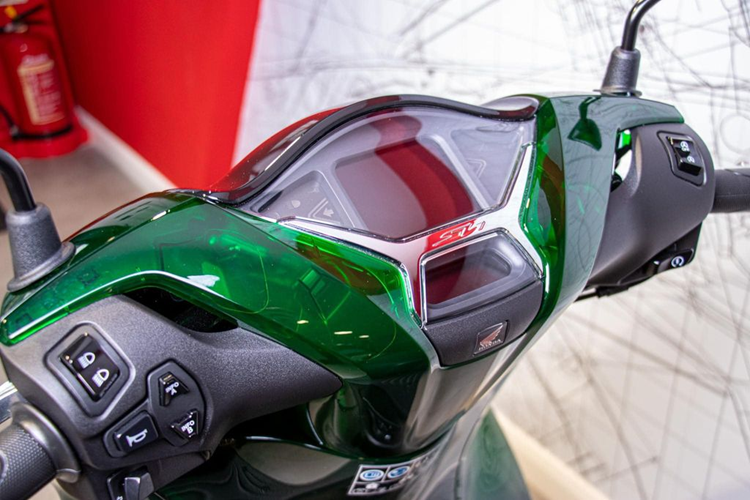 Điểm khác biệt và cũng đặc biệt nhất trên mẫu xe này so với bản thường nằm ở màu sơn. Theo đó trong tiếng Ý, Vetro có nghĩa là thuỷ tinh và để phù hợp với cái tên này xe được sơn màu xanh lục bán trong suốt như thủy tinh. Để tăng thêm phần nổi bật, một số chi tiết của xe được sơn đen tạo độ tương phản.