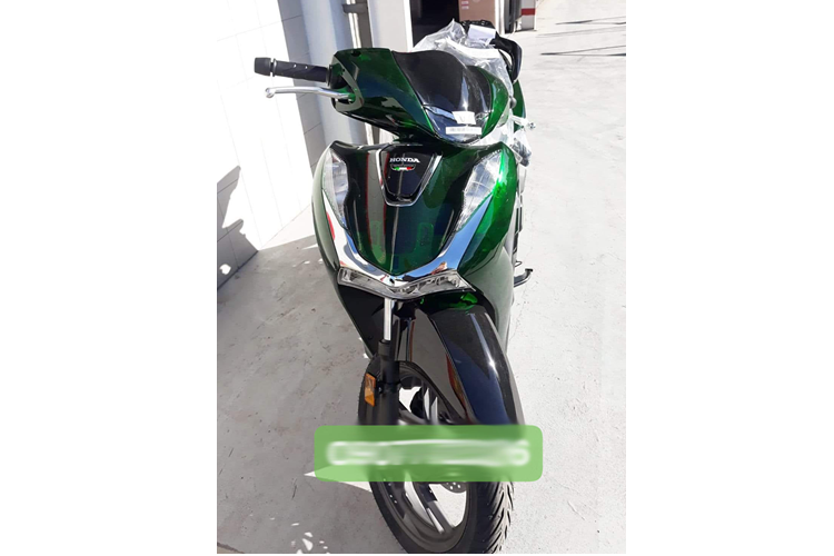 Tuy nhiên, thông tin từ tư vấn bán hàng cho biết Honda SH Vetro 2024 về Việt Nam có 2 phiên bản là 125i và 150i, với giá bán từ hơn 190 triệu đồng đến hơn 240 triệu đồng. Honda SH Vetro được lấy cảm hứng thiết kế từ Honda Sky - mẫu xe ga 50 phân khối sản xuất tại nhà máy của Honda ở Atessa, Ý, ra đời vào năm 1996.