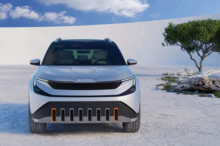 Buổi ra mắt diễn ra trong Hội nghị báo chí thường niên năm 2024 của Skoda, nơi công ty chia sẻ kết quả tài chính và các kế hoạch chiến lược trong tương lai. Ban đầu, giới mộ điệu dự đoán rằng nhà sản xuất ô tô sẽ giới thiệu mẫu CUV nhỏ gọn Elroq, dự kiến ra mắt trong năm nay như một giải pháp thay thế không phát thải cho Karoq.