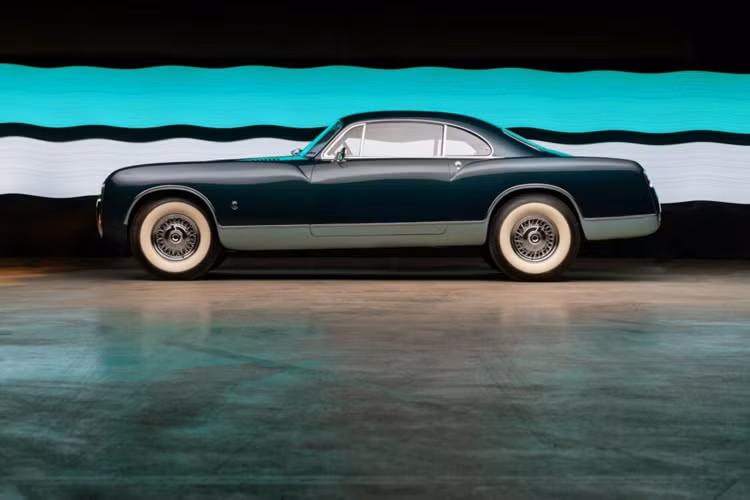 Được RM Sotheby’s bán đấu giá vào ngày 15/8 tới đây, chiếc xe cổ Chrysler Styling Special đời 1952 đã ra mắt lần đầu tiên tại Triển lãm ô tô Paris năm 1952 và là đây chiếc “Chrysler Special” nguyên bản nhất.