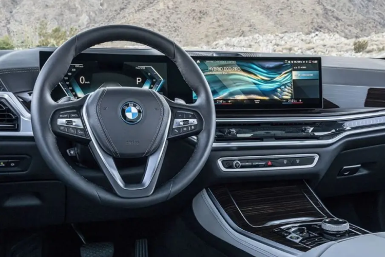 Với BMW 4-Series, chỉ có phiên bản 430i M Sport Gran Coupe nhận được ưu đãi 50% lệ phí trước bạ với giá trị tương đương 140 triệu đồng.