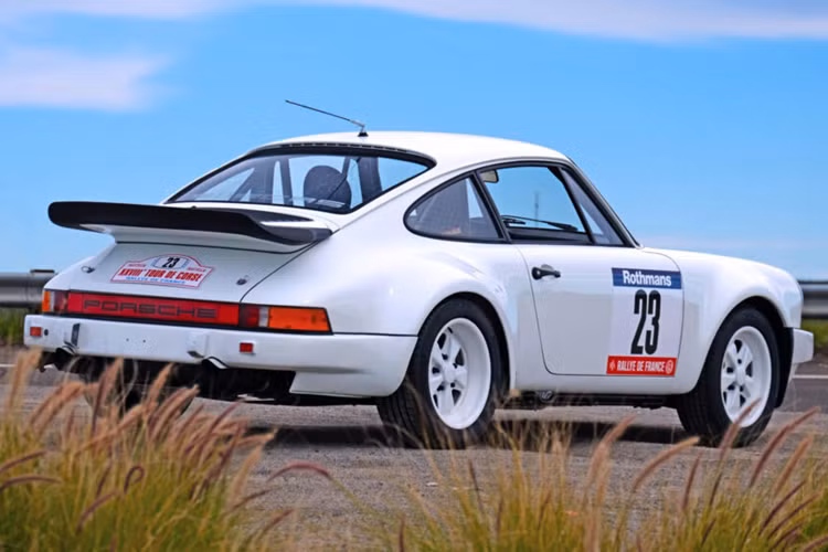 Chiếc xe này có số khung 021 và được Porsche chuyển đến Thụy Sĩ vào tháng 3/1984 và đứng thứ 14 trong Tour de Corse ở Corsica năm đó.