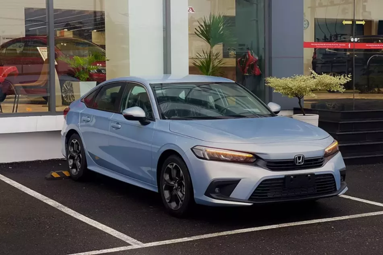 Trong tháng 6/2024 này, hãng Honda không áp dụng chương trình ưu đãi cho dòng xe Civic. Tuy nhiên, tại một số đại lý, mẫu sedan hạng C này vẫn có khuyến mãi lớn. Cụ thể, một số đại lý ở khu vực phía Nam đang hỗ trợ 100% phí trước bạ cho Honda Civic.