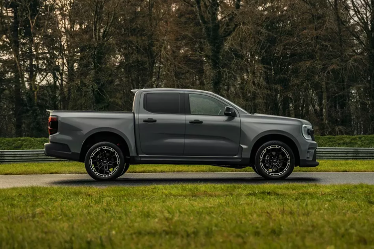 Theo một số nguồn tin, Ford Ranger MS-RT ở thị trường Thái Lan sẽ được giữ lại những tính năng trợ lái ADAS như phanh khẩn cấp tự động trước/sau, hệ thống kiểm soát hành trình thích ứng, hỗ trợ đưa xe vào giữa làn đường, hỗ trợ đánh lái tránh va chạm, cảnh báo điểm mù và cảnh báo phương tiện cắt ngang khi lùi với tự động phanh. 7 túi khí và hệ thống cân bằng điện tử cũng được trang bị cho xe.