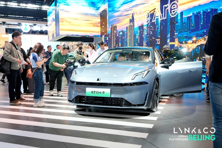 Giá xe Lynk &amp; Co 07 tại thị trường Trung Quốc hiện vẫn chưa được công bố. Khả năng mẫu xe này được bán ở thị trường Việt Nam trong tương lai khá thấp vì sedan hạng D không còn là phân khúc được ưa chuộng như trước.
