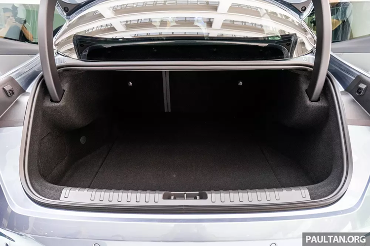 Động cơ xăng cho công suất tối đa 163 mã lực và mô-men xoắn cực đại 163 mã lực và mô-men xoắn cực đại 255 Nm. Hai con số tương ứng của mô-tơ điện trên cầu trước là 218 mã lực và 350 Nm. Ở phiên bản dẫn động 1 cầu, xe sở hữu công suất tổng cộng 381 mã lực và mô-men xoắn cực đại 610 Nm.