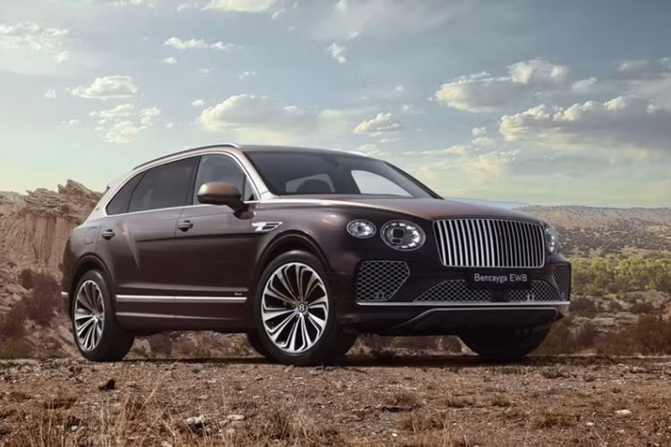 Được biết, SUV siêu sang Bentley Bentayga China EWB sẽ được phân phối tại Việt Nam dưới dạng nhập khẩu trực tiếp từ nhà máy của Bentley tại Anh. Khách hàng đặt xe từ bây giờ có thể nhận xe vào đầu năm 2025.