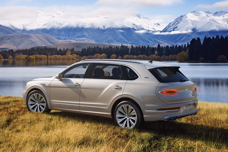 Chính vì thế ngoại thất của xe cũng là tông màu nâu Arabica trầm, dựa theo màu chủ đạo của địa hình đồi núi, đá, cát ở những địa danh nổi tiếng trên.