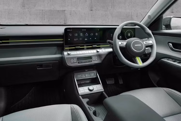 Ngoài ra, phiên bản offroad này còn sở hữu bộ mâm hợp kim đen và lốp all-terrain Toyo Open Country giúp tăng khả năng bám đường, đảm bảo an toàn tối đa cho người dùng trong các chuyến phiêu lưu.