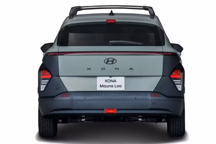 Được biết, Hyundai chỉ sản xuất đúng 30 chiếc Kona Mauna Loa và chỉ bán riêng cho thị trường Nhật. Mức giá xe Hyundai Kona EV Mauna Loa 2024 bán ra là 4,95 triệu yên (tương đương 824,36 triệu đồng), đắt hơn khoảng 2.800 USD (71,02 triệu đồng) so với bản Kona Voyage thuần điện.