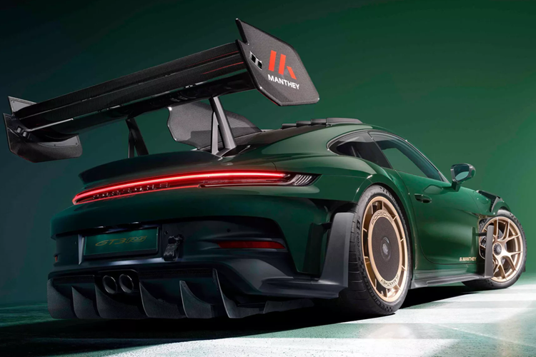 Má phanh dành cho xe đua hoàn thiện những thay đổi về mặt cơ học vì Manthey không can thiệp vào động cơ 4.0 lít hút khí tự nhiên 518 mã lực của RS.