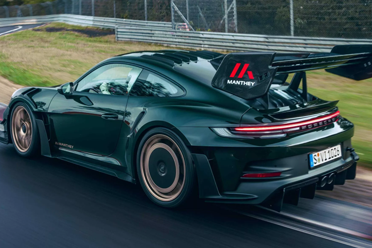 Manthey đã phát triển gói độ và giá xe Porsche 992 GT3 RS của họ lên tới khoảng 76.911 Euro (80.300 USD - khoảng hơn 1,9 tỷ đồng) và sẽ phân phối thông qua các đại lý Porsche chính thức. Manthey hứa hẹn sẽ có “cải thiện đáng kể” khả năng tắc tốc với mẫu xe nguyên bản.