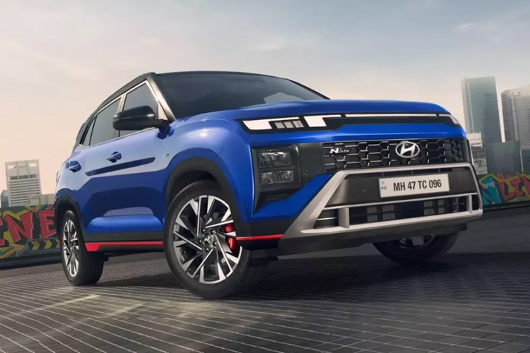 Hyundai Creta phiên bản nâng cấp giữa vòng đời đã chính thức trình làng ở thị trường Ấn Độ vào hồi đầu tháng 1/2024. Chẳng bao lâu sau đó, thương hiệu Hàn Quốc đã bổ sung phiên bản N Line với thiết kế thể thao hơn cho dòng SUV cỡ B này. Theo kế hoạch, Hyundai Creta N Line 2024 mới sẽ chính thức được bày bán tại Ấn Độ vào ngày 11/3 tới đây.