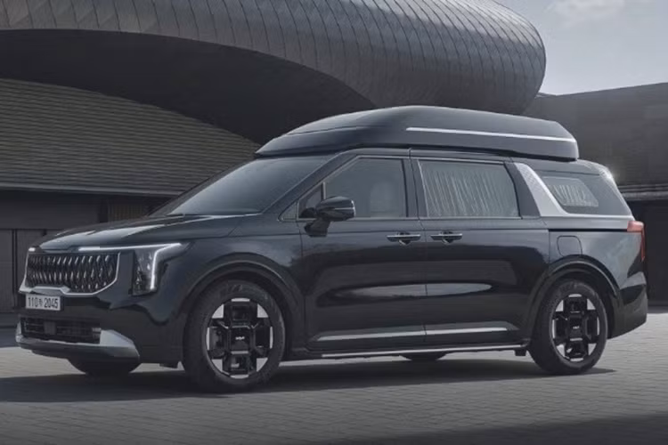 Cụ thể, giá xe Kia Carnival Hi-Limousine 2024 khởi điểm từ 62,5 triệu won (khỏng 1,15 tỷ đồng) cho bản 9 chỗ và 96,5 triệu won (tương đương 1,77 tỷ đồng) cho bản 4 chỗ.