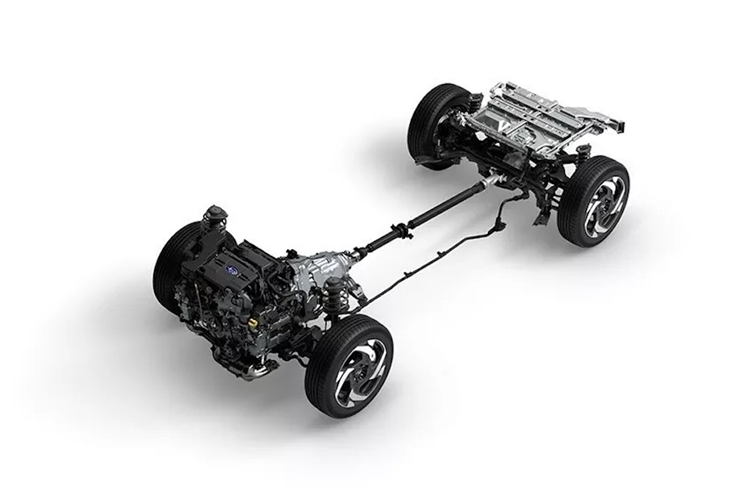 Bản tiêu chuẩn được trang bị bộ mâm 18 inch, nội thất hai tông màu bọc da và màn hình đa thông tin 4.2 inch. Biến thể EX cao cấp hơn có cụm đồng hồ kỹ thuật số 12.3 inch, hệ thống định vị GPS và gói công nghệ an toàn EyeSight với tính năng hỗ trợ thay đổi làn đường chủ động và hỗ trợ khi kẹt xe.