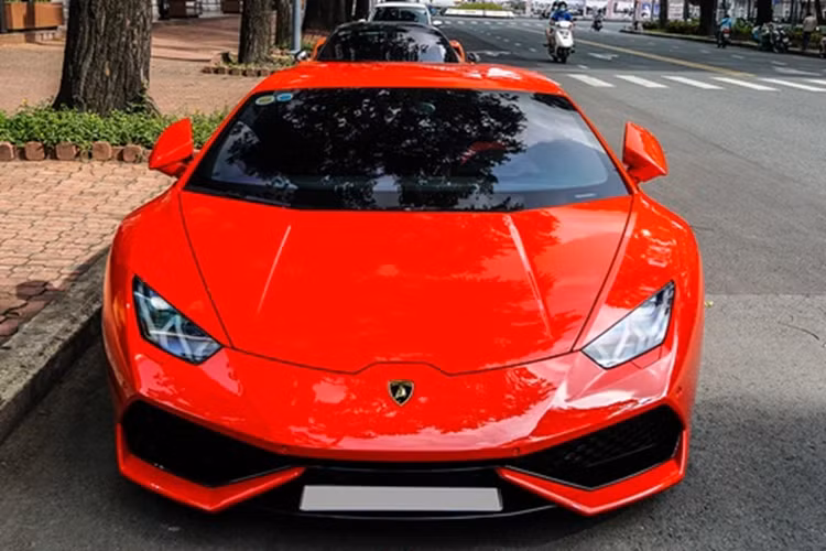 Lý do cho chiếc Lamborghini Huracan LP610-4 của vợ chồng Đoàn Di Băng có sự khác biệt này chính là đến từ ống xả độ Ryft giúp xe tăng công lực thêm 17 mã lực ở công suất và 15,5 Nm ở mô-men xoắn cực đại.