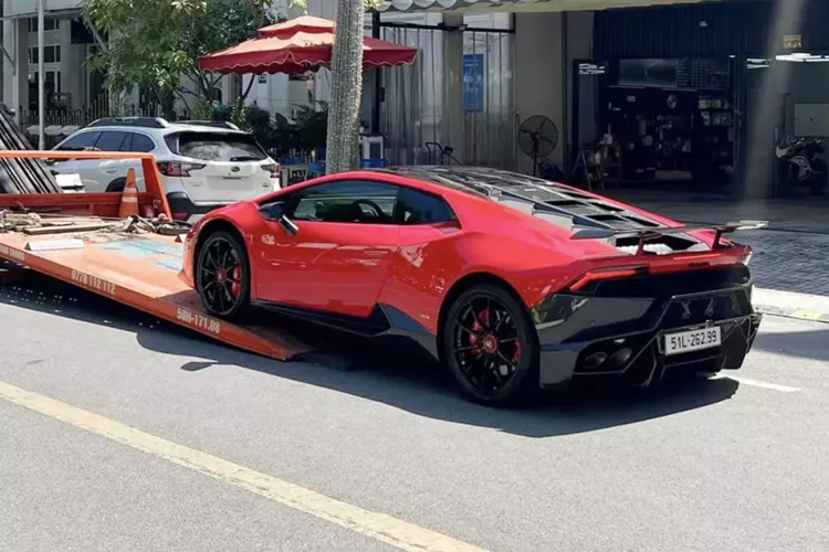 Theo thông tin chúng tôi tìm hiểu có được, chiếc siêu xe Lamborghini Huracan LP610-4 này được rao bán từ tháng 11/2023 và đến nay đã tìm thấy chủ, tức chỉ 3 tháng đã có "vía" về với người mới.