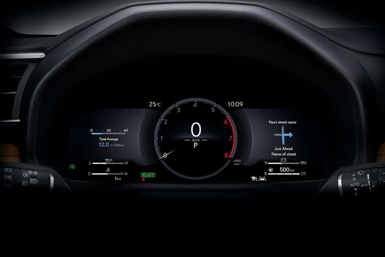 Về thiết kế, LX Overtrail có các chi tiết màu đen trên cản trước/sau, lưới tản nhiệt, vòm bánh xe, ốp gương ngoại thất, tay nắm cửa và giá trên nóc xe. Ngoài ra, LX Overtrail còn có thêm tùy chọn màu sơn ngoại thất Moon Desert Beige.