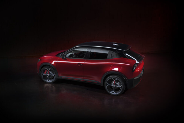 Milano được chế tạo nhằm hướng tới mục tiêu trở thành mẫu xe hàng đầu phân khúc, chính vì vậy thương hiệu đã cho ra mắt phiên bản Ellettrica Veloce hàng đầu. Biến thể cao cấp nhất này được trang bị khối động cơ điện mạnh 237 mã lực và khung gầm được gia cố để có thể nâng cao khả năng xử lý.