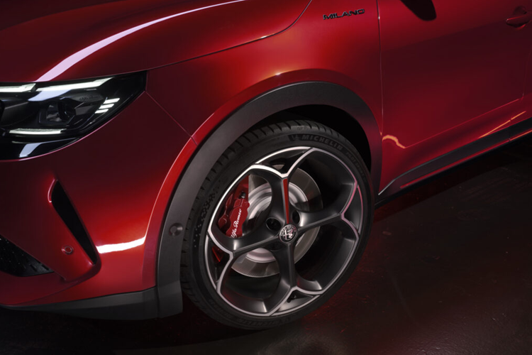 Các nhà thiết kế của Alfa Romeo đã chọn kiểu hoàn thiện theo phong cách “kamm tail”, gợi nhớ đến Giulia TZ. Mẫu xe có kích thước tổng thể bao gồm chiều dài 4.170 mm, chiều rộng 1.780 mm và chiều cao 1.500 mm. Mẫu xe hoàn toàn phù hợp trong phân khúc SUV hạng B của Châu Âu.