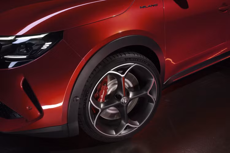 Các nhà thiết kế của Alfa Romeo đã chọn kiểu hoàn thiện theo phong cách “kamm tail”, gợi nhớ đến Giulia TZ. Mẫu xe có kích thước tổng thể bao gồm chiều dài 4.170 mm, chiều rộng 1.780 mm và chiều cao 1.500 mm. Mẫu xe hoàn toàn phù hợp trong phân khúc SUV hạng B của Châu Âu.