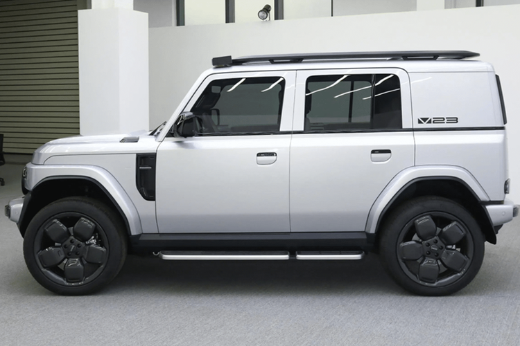 Mới đây, Chery đã hợp tác cùng với Zhimi Technology (một công ty con của Xiaomi chuyên về mảng đồ gia dụng thông minh) giới thiệu mẫu SUV thuần điện mang tên Chery iCar V23 chạy điện. Theo công bố của nhà sản xuất, iCar V23 có các số đo chiều dài x rộng x cao là 4,220 x 1,915 x 1,845 mm, đi kèm chiều dài cơ sở 2730 mm.