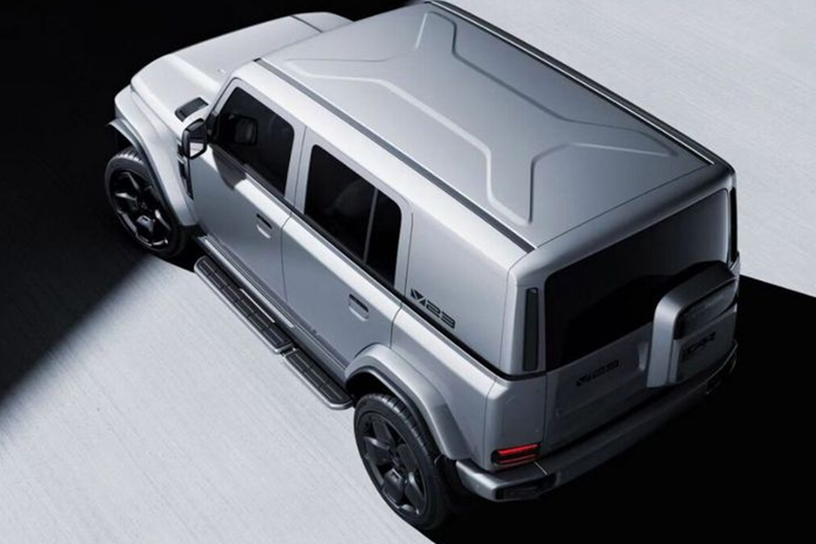 Về khả năng vận hành, Chery iCar V23 có các tùy chọn động cơ điện mô tơ đơn hoặc mô tơ đôi, dẫn động cầu trước hoặc bốn bánh toàn thời gian. Đi kèm với đó là bộ pin của CATL, cung cấp phạm vi vận hành khoảng 400 km cho phiên bản AWD và 500 km đối với bản RWD.