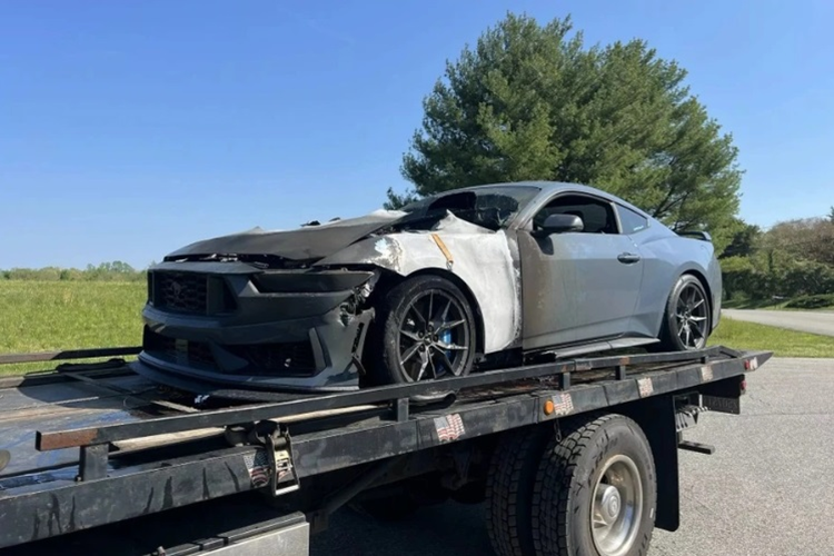 Toàn bộ quá trình được Ford xử lý nhanh chóng chỉ trong vòng 8 tuần. Bên cạnh đó, Ford cũng thông báo triệu hồi tất cả những mẫu xe Mustang GT và Mustang Dark Horse bản số sàn để xử lý lỗi dây thủy lực của bộ ly hợp được bố trí quá sát với hệ thống ống xả, dẫn đến nguy cơ xảy ra cháy.