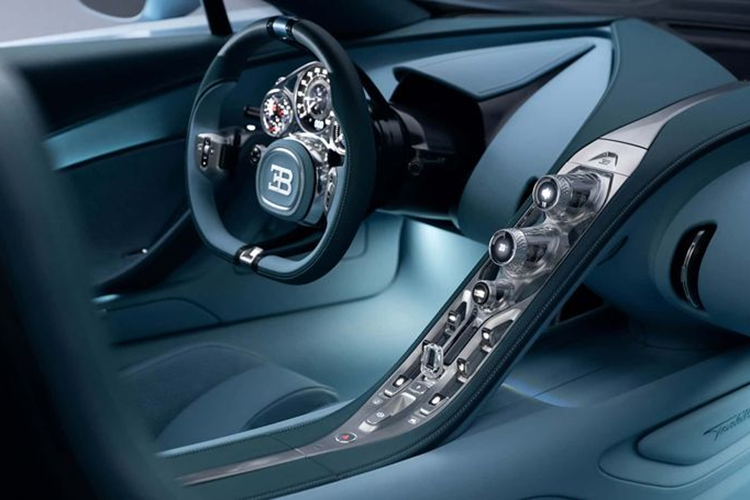 Tên gọi của Bugatti Tourbillon bắt nguồn một bộ phận được thêm vào những chiếc đồng hồ cao cấp nhằm tăng độ chính xác. Với niềm cảm hứng đó, hãng xe Pháp ví Tourbillon như một tác phẩm nghệ thuật mang giá trị vượt thời gian.