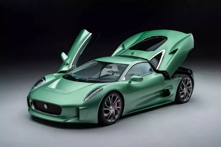 Mẫu xe ý tưởng Jaguar C-X75 từ năm 2010 có thể chưa bao giờ được đưa vào sản xuất, nhưng có bốn mẫu xe còn sót lại từ bộ phim James Bond năm 2015 Spectre đang nằm trong tay các nhà sưu tập.