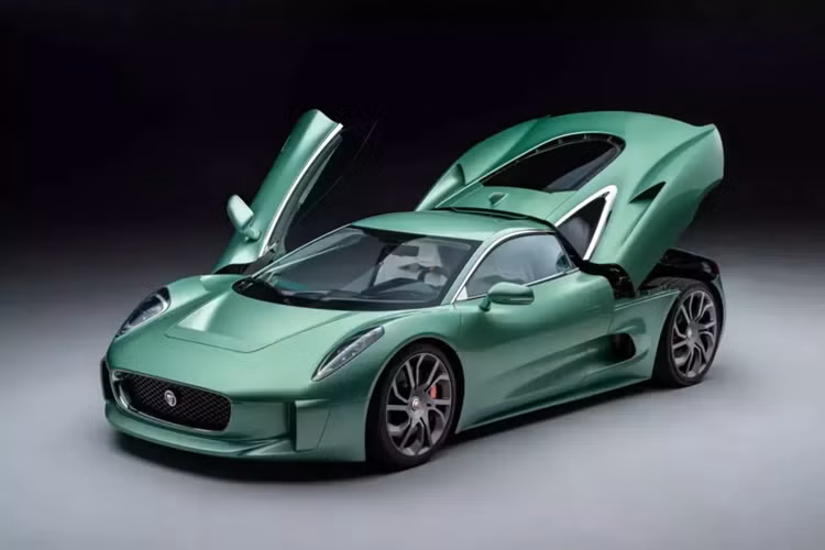 Mẫu xe ý tưởng Jaguar C-X75 từ năm 2010 có thể chưa bao giờ được đưa vào sản xuất, nhưng có bốn mẫu xe còn sót lại từ bộ phim James Bond năm 2015 Spectre đang nằm trong tay các nhà sưu tập.