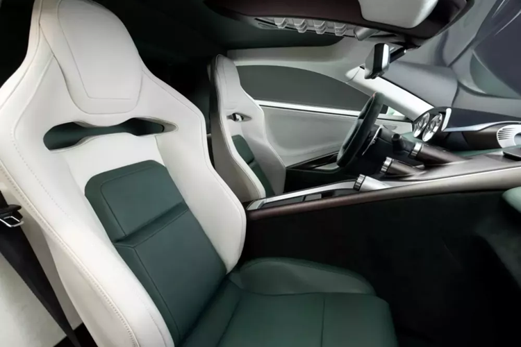 Dự án mới theo sau đơn đặt hàng đầu tiên từ tháng 2/2024, nghĩa là hai trong bốn nguyên mẫu siêu xe Jaguar C-X75 đã được xử lý theo phương pháp Callum dẫn đến tình trạng hợp pháp trên đường phố. Bản dựng mới - dựa trên Car 001 - được cho là tinh tế nhất từ trước đến nay, nhờ vào nhiều sửa đổi.