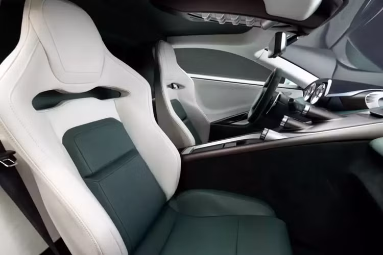 Dự án mới theo sau đơn đặt hàng đầu tiên từ tháng 2/2024, nghĩa là hai trong bốn nguyên mẫu siêu xe Jaguar C-X75 đã được xử lý theo phương pháp Callum dẫn đến tình trạng hợp pháp trên đường phố. Bản dựng mới - dựa trên Car 001 - được cho là tinh tế nhất từ trước đến nay, nhờ vào nhiều sửa đổi.