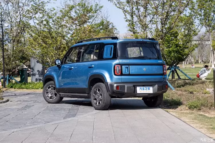 Đến cuối năm số lượng cửa hàng độc quyền Baojun trên toàn quốc sẽ tăng lên hơn 300. Đồng thời, dựa vào hệ thống dịch vụ hùng mạnh gồm hơn 2.800 cửa hàng SAIC-GM-Wuling trên cả nước, tỷ lệ phủ sóng toàn thành phố đạt 98%, với điểm dịch vụ trung bình cứ 20 km/lần.