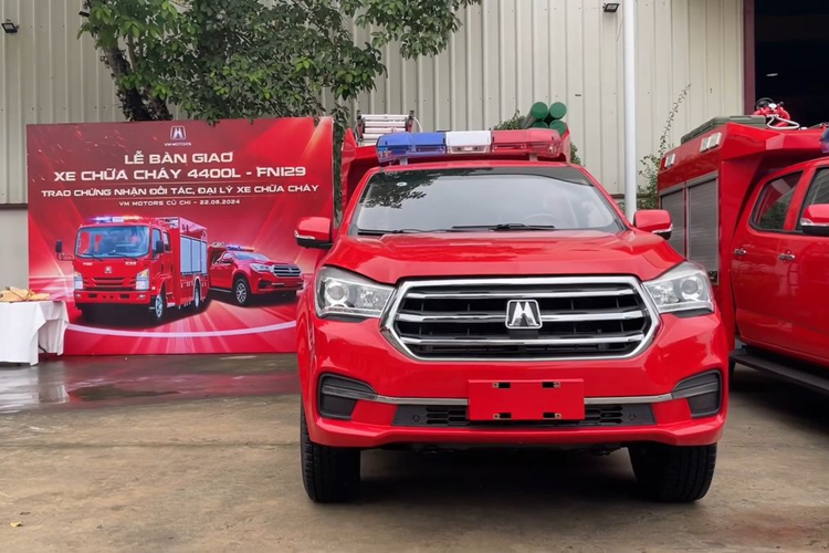 Được thiết kế để có thể di chuyển trong các địa bàn có hẻm, ngõ hẹp nên những chiếc ôtô chữa cháy SANDEUR S-100 có kích thước rất nhỏ gọn với bề rộng thân xe 1885 mm, dài 5815 mm. Thùng xe dài 2m nên có thể đặt các thiết bị Phòng cháy chữa cháy đầy đủ.