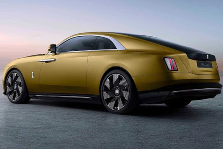 Tại Bắc Mỹ, cứ ba xe Rolls-Royce thì có một xe được cá nhân hóa, điều này đã thúc đẩy thương hiệu mở một Văn phòng riêng độc quyền tại New York, nơi khách hàng có thể thiết kế những chiếc xe mơ ước của mình.